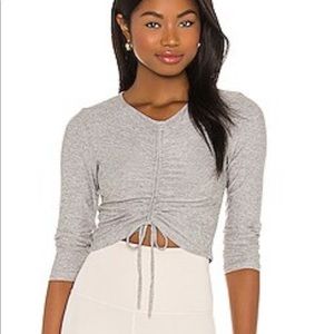 NWOT Beyond Yoga Cropped Pullover Long Sleeve Silver Mist Medium Gray